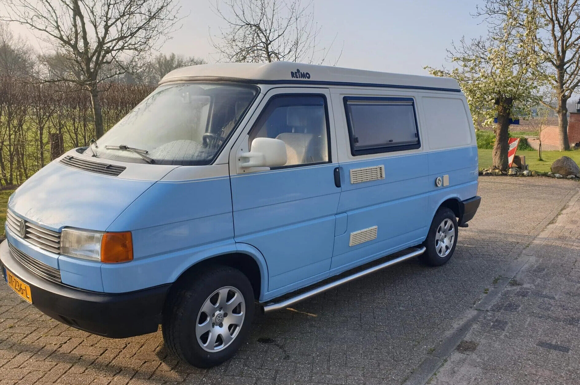 Vintage Volkswagen T4 camper